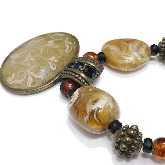 Chico’s Green Enamel Pendant Beaded Necklace Lucite Faux Stone 20 Inch - Picture 7 of 13